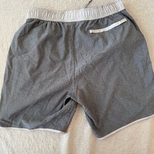 Vuori Banks Shorts, size medium